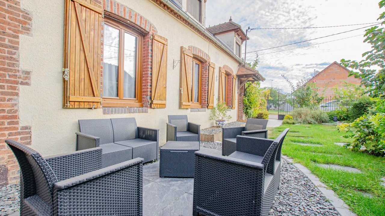 Photo of Patio Balcony in Neuville-sur-Vanne
