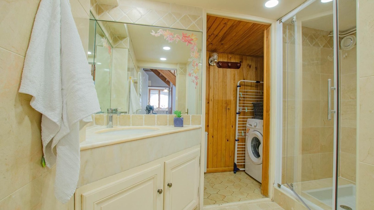 Photo of Bathroom in Neuville-sur-Vanne
