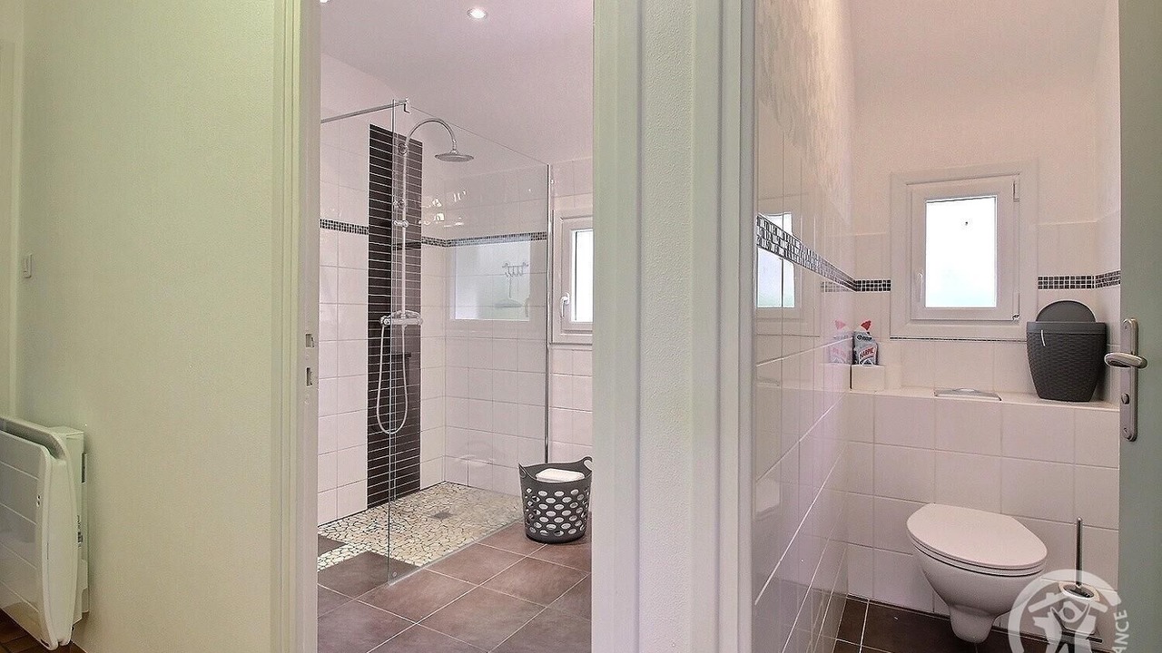 Photo of Bathroom in Trelevern