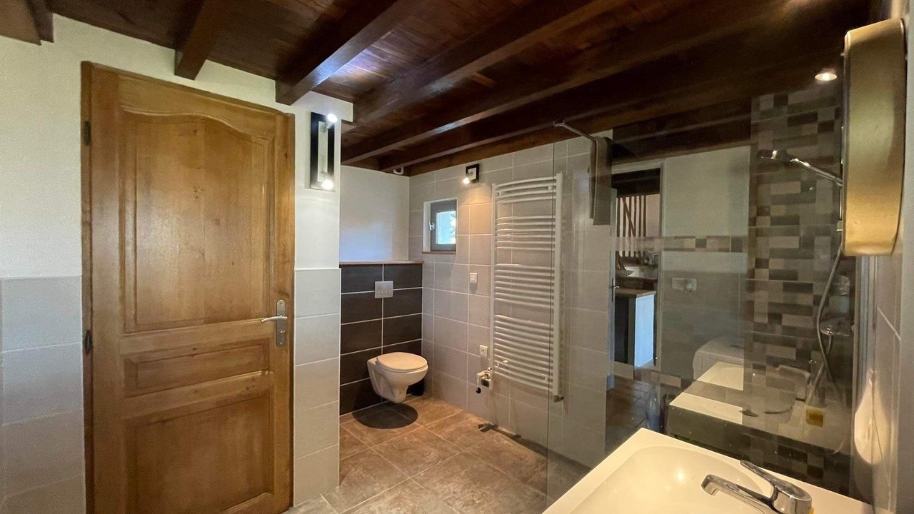 Photo of Bathroom in Louze