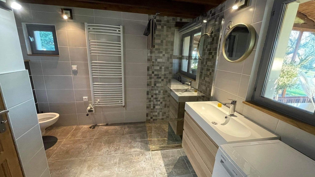Photo of Bathroom in Louze