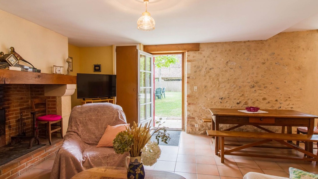 Photo of Livingroom in Saint-Crepin-d'Auberoche