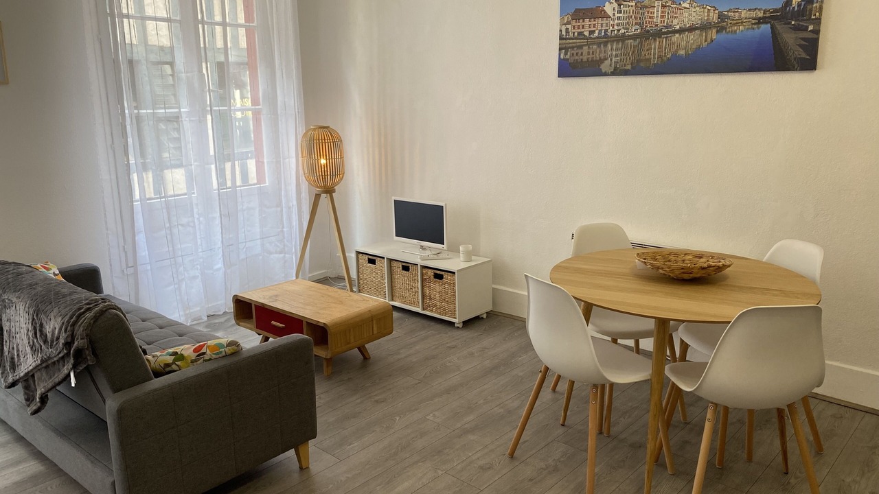 Photo of Livingroom in Bayonne