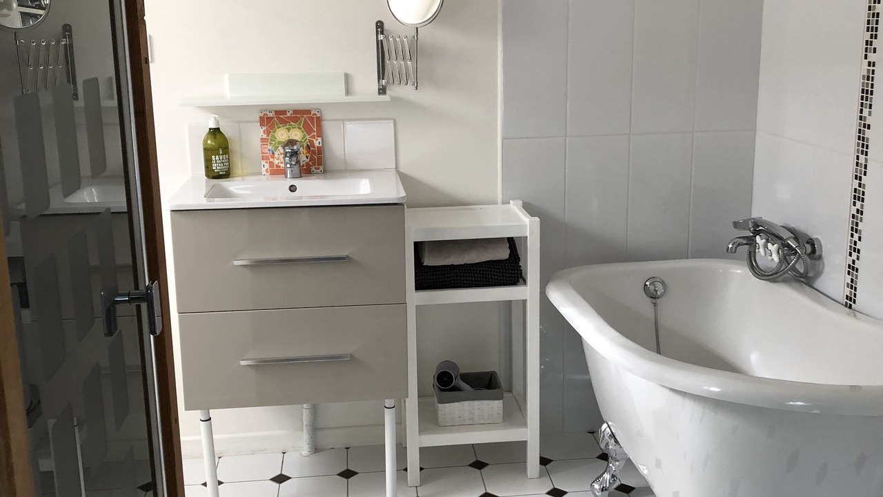 Photo of Bathroom in Dinan