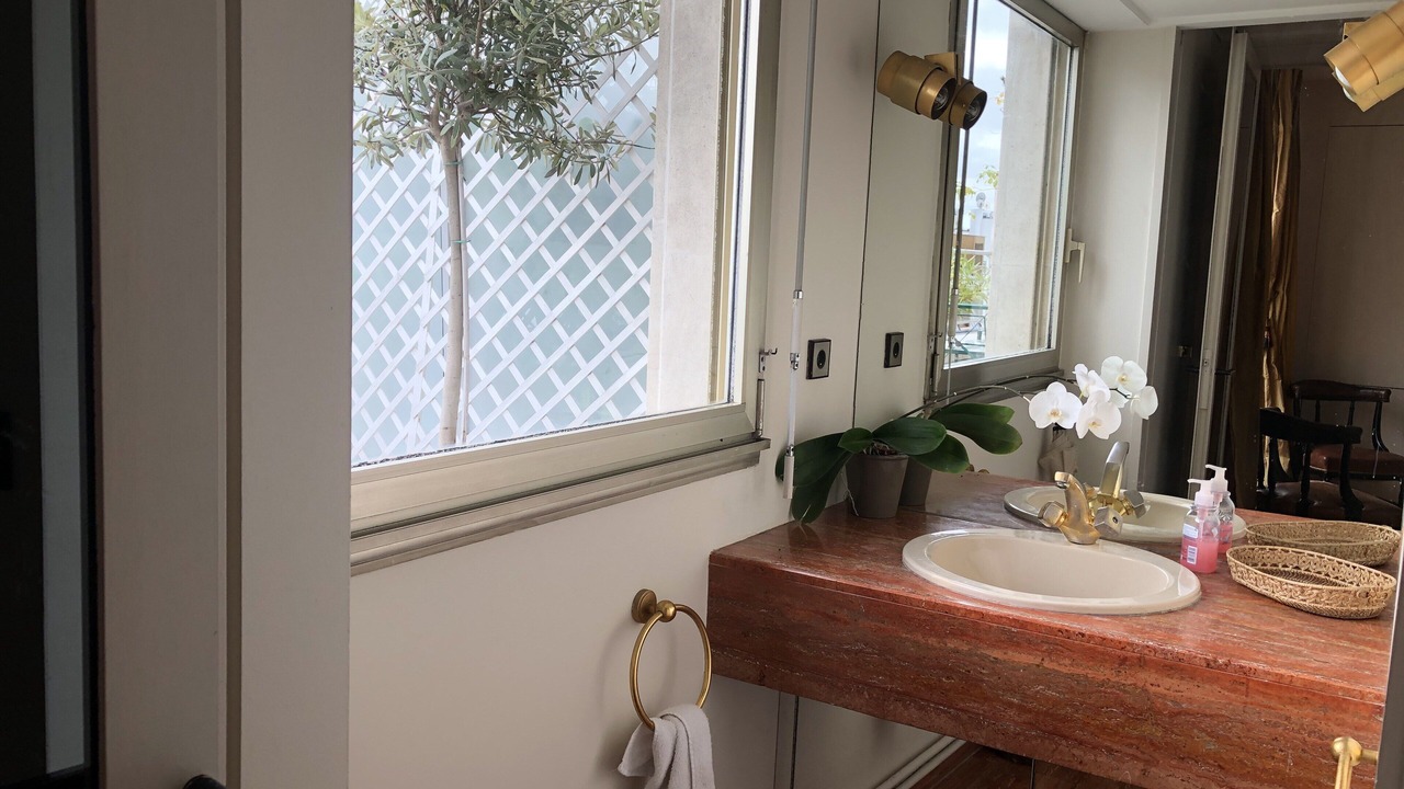 Photo of Bathroom in Porte-Dauphine