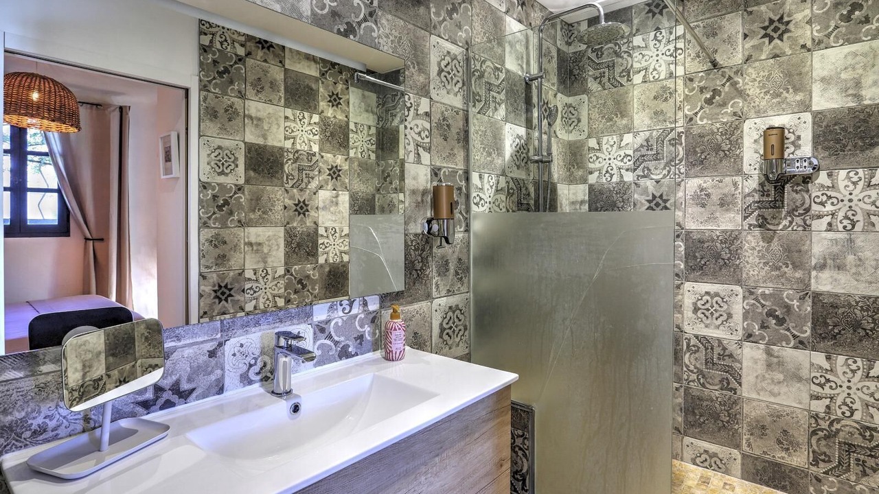Photo of Bathroom in Arles City Centre