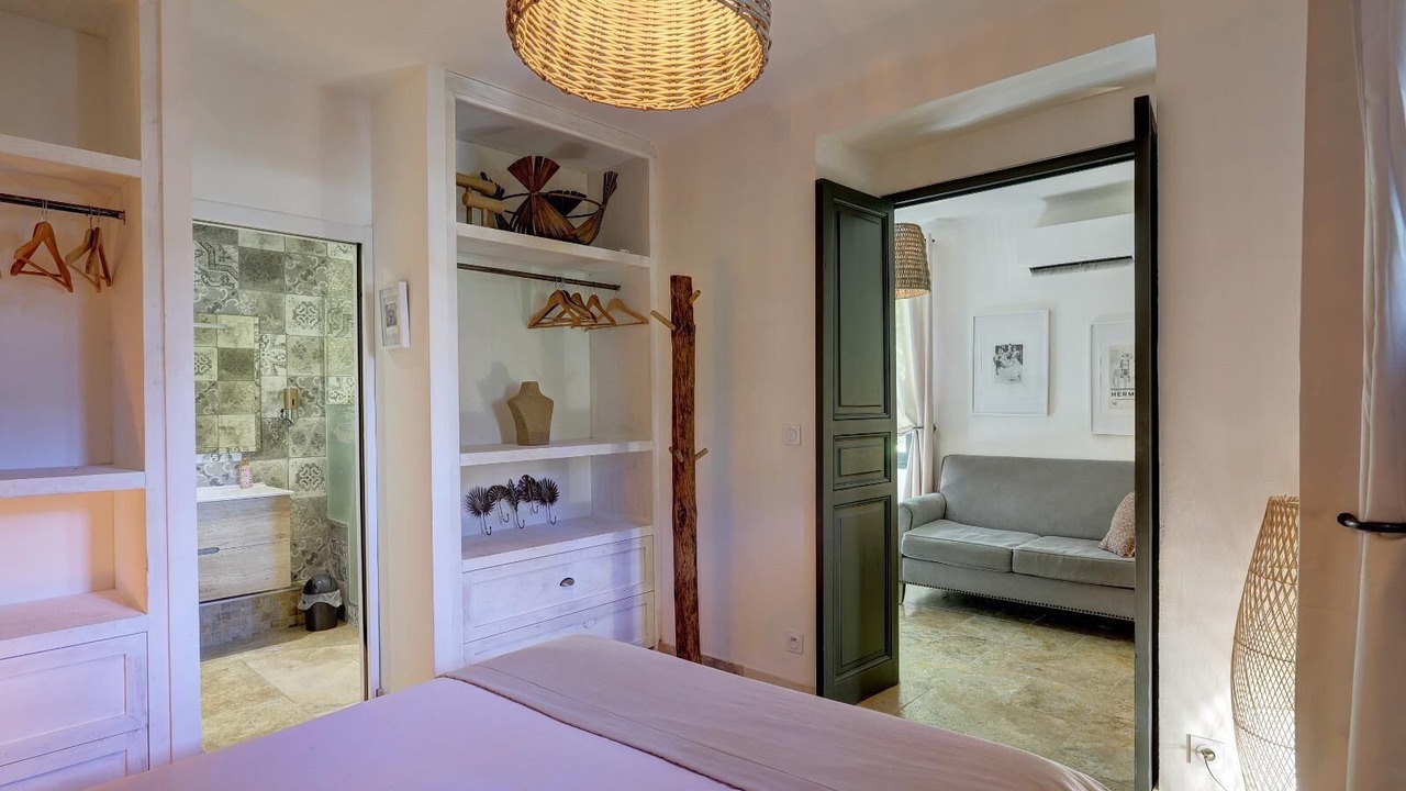 Photo of Bedroom in Arles City Centre