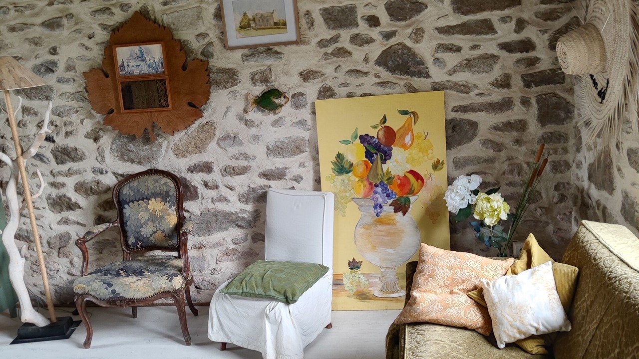 Photo of Livingroom in Saint-Lormel
