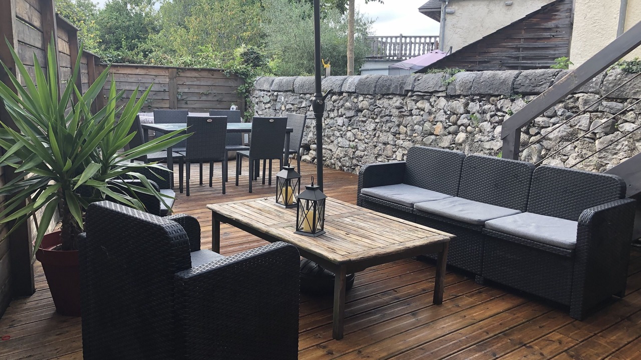 Photo of Outdoor in Louvie Juzon