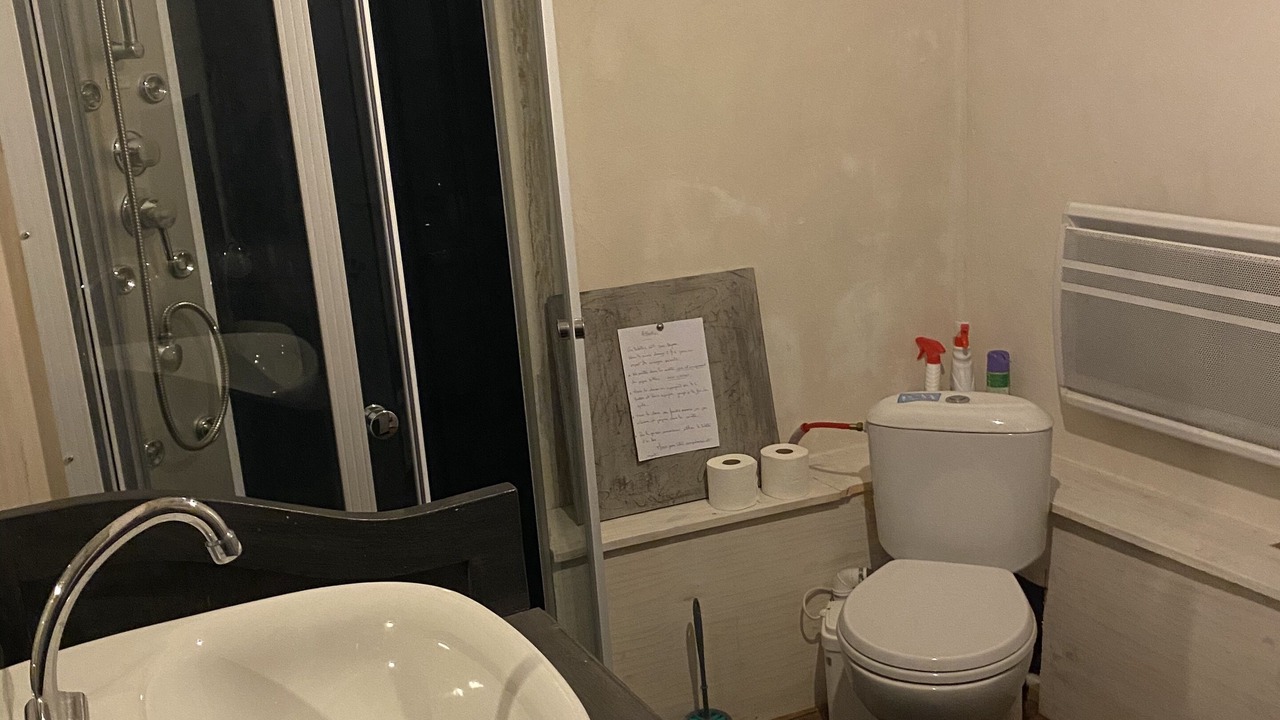 Photo of Bathroom in Louvie Juzon