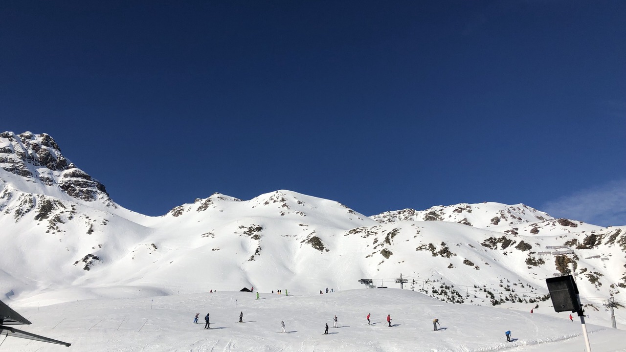 Photo of Others in Louvie Juzon