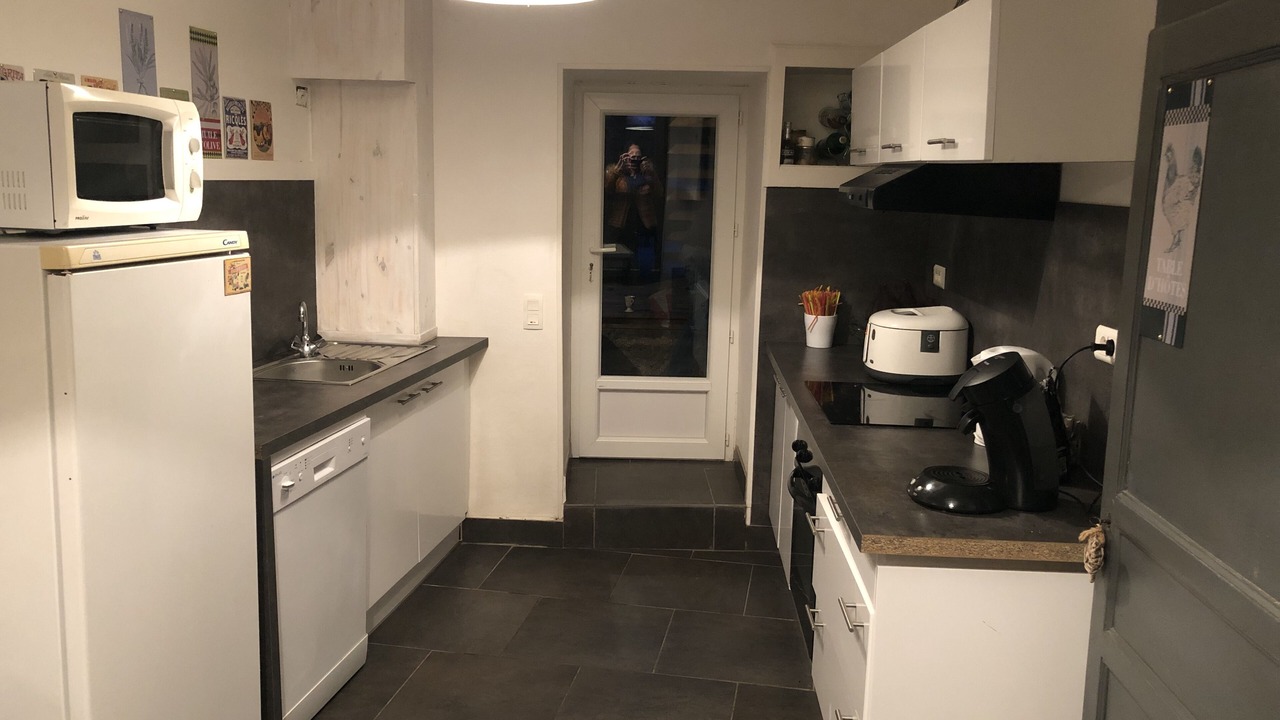 Photo of Kitchen in Louvie Juzon