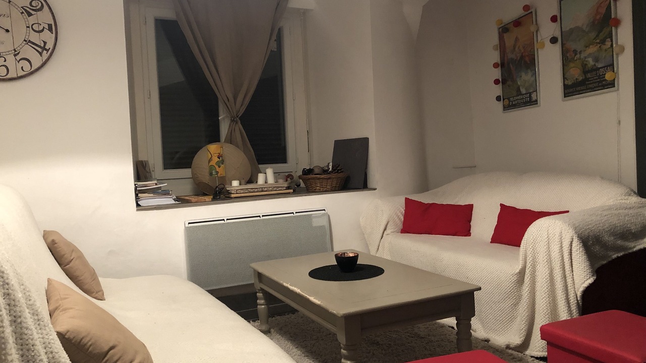Photo of Livingroom in Louvie Juzon