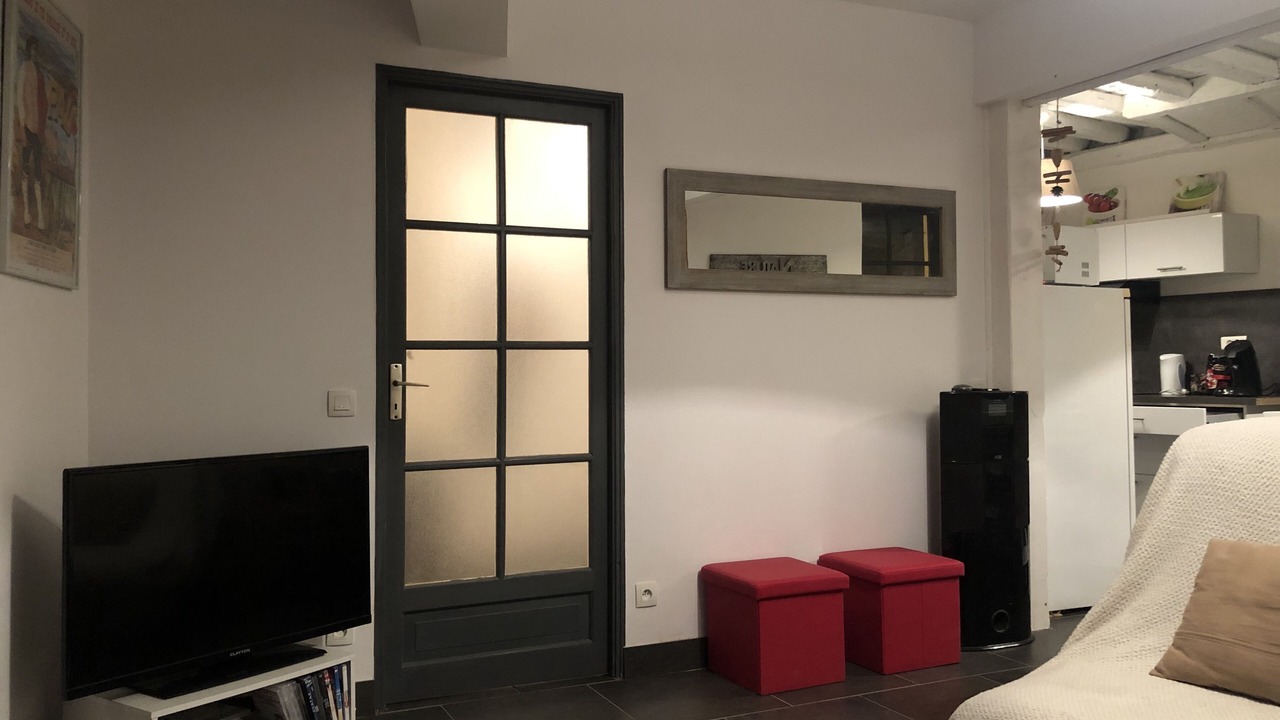 Photo of Livingroom in Louvie Juzon