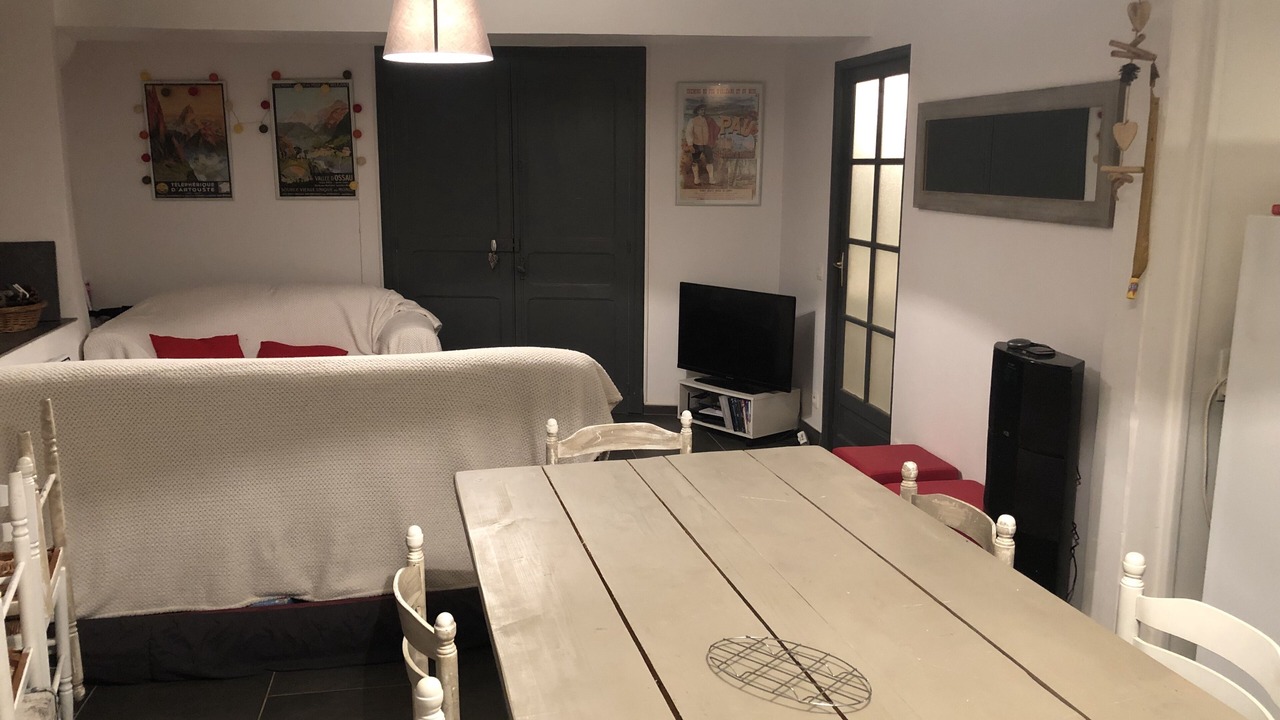 Photo of Bedroom in Louvie Juzon
