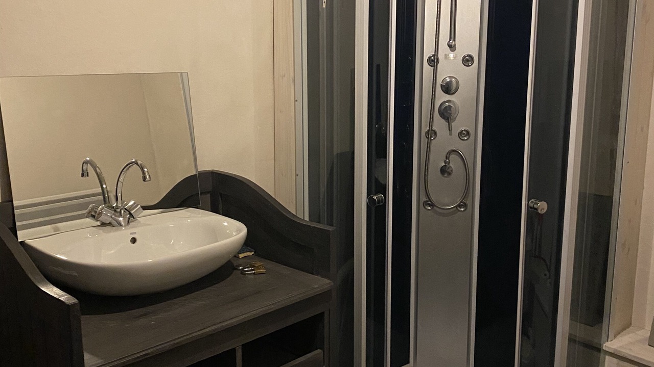 Photo of Bathroom in Louvie Juzon