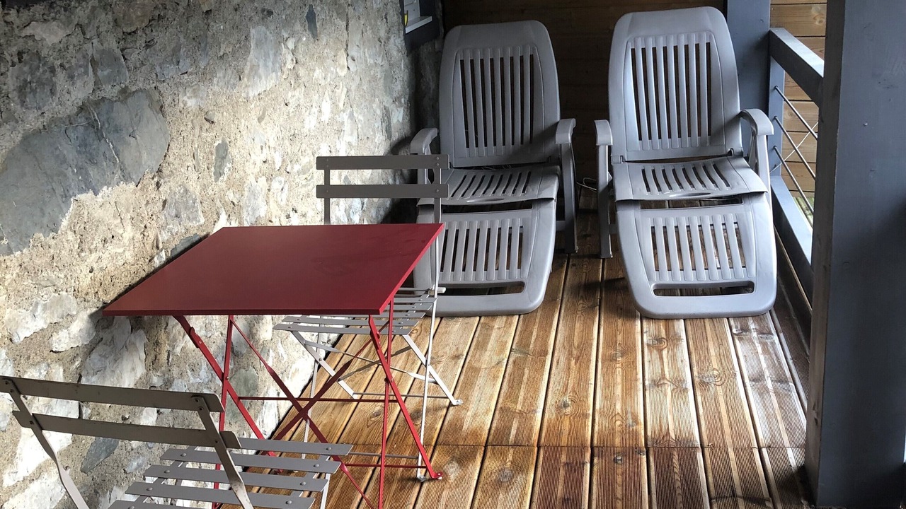 Photo of Outdoor in Louvie Juzon