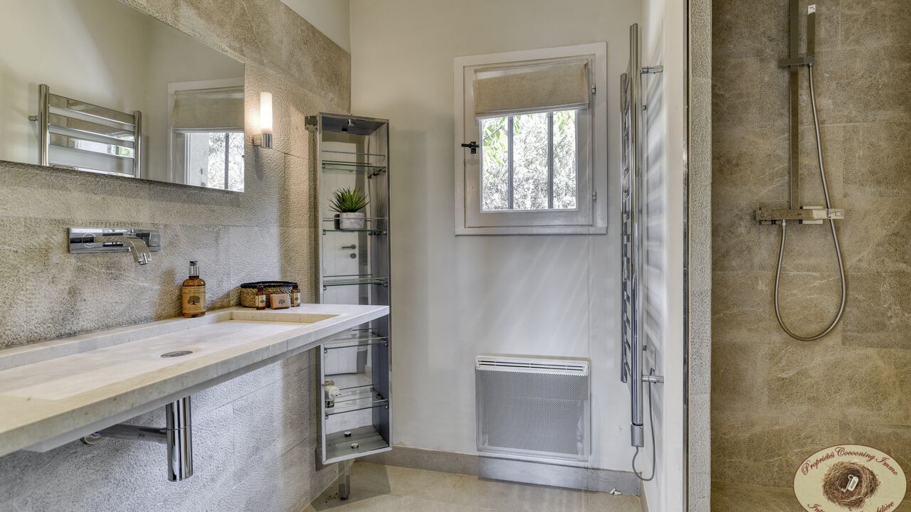 Photo of Bathroom in Le Beausset