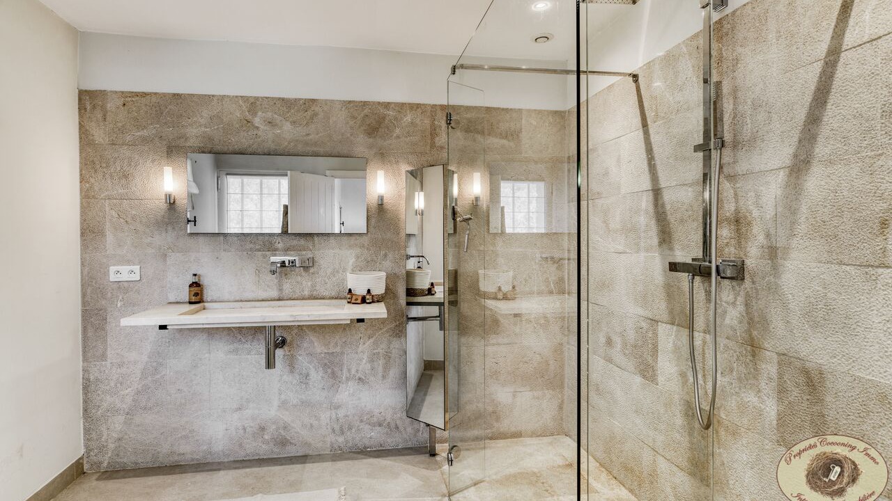 Photo of Bathroom in Le Beausset