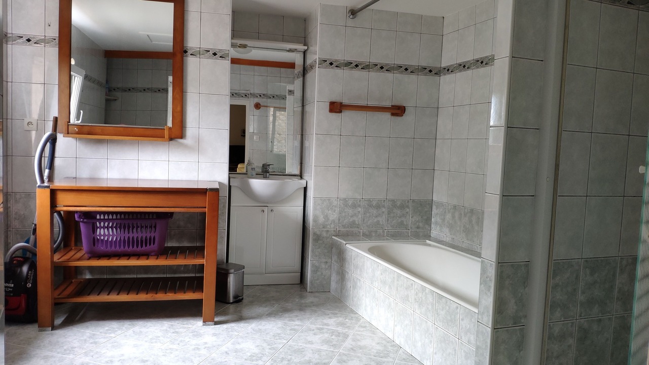 Photo of Bathroom in Plougrescant