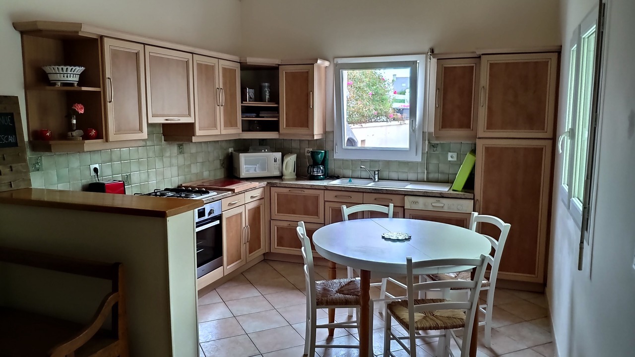Photo of Kitchen in Plougrescant
