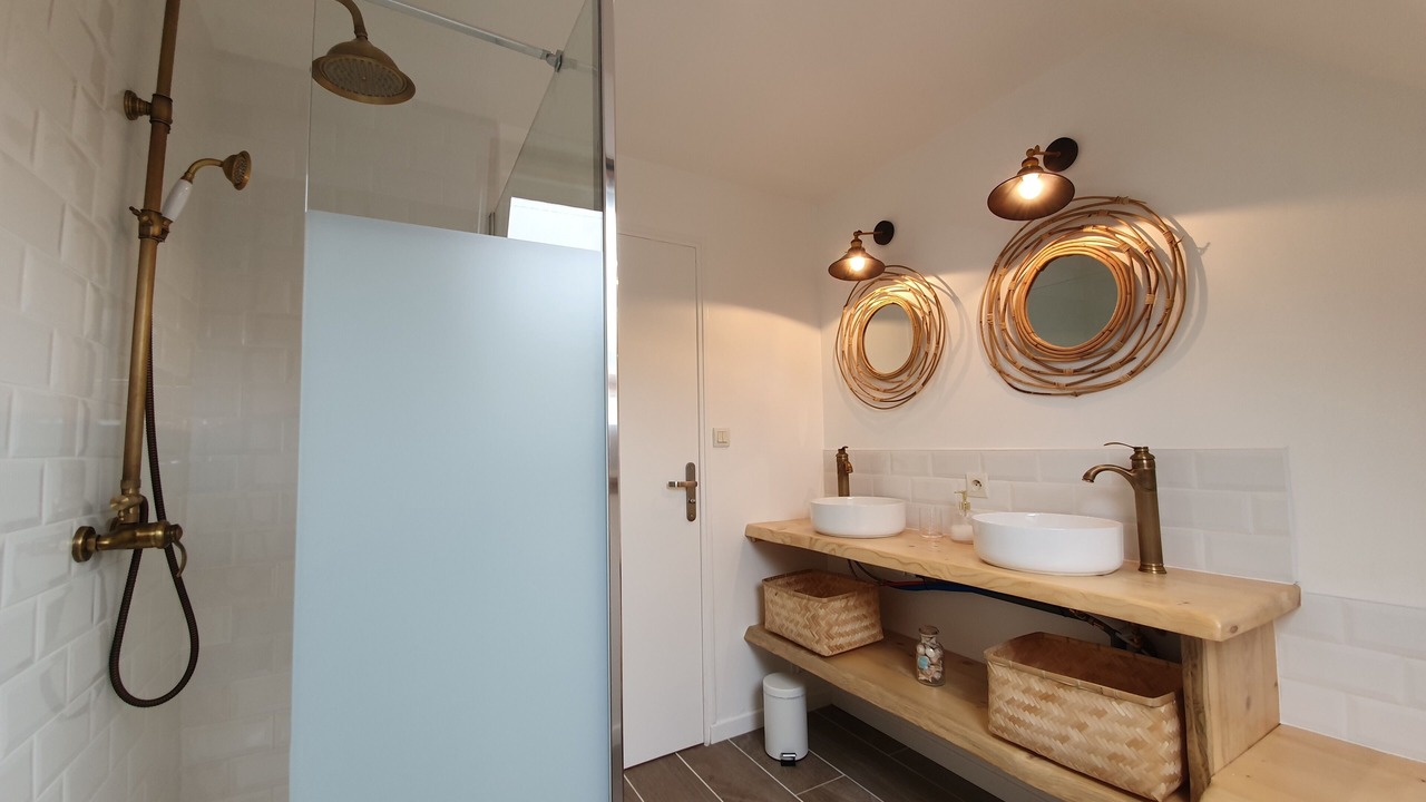 Photo of Bathroom in Plouegat-Moysan