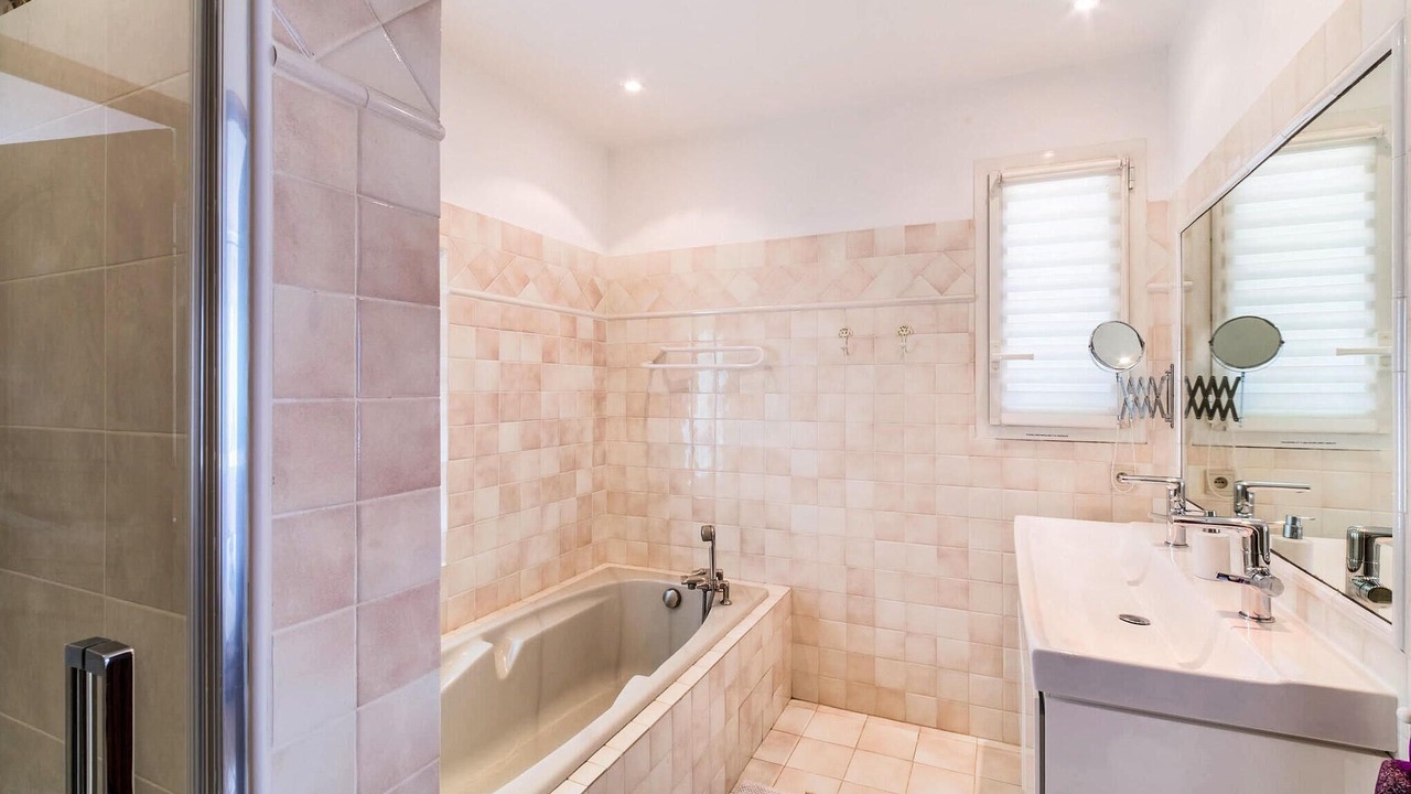 Photo of Bathroom in Saint-Cezaire-sur-Siagne