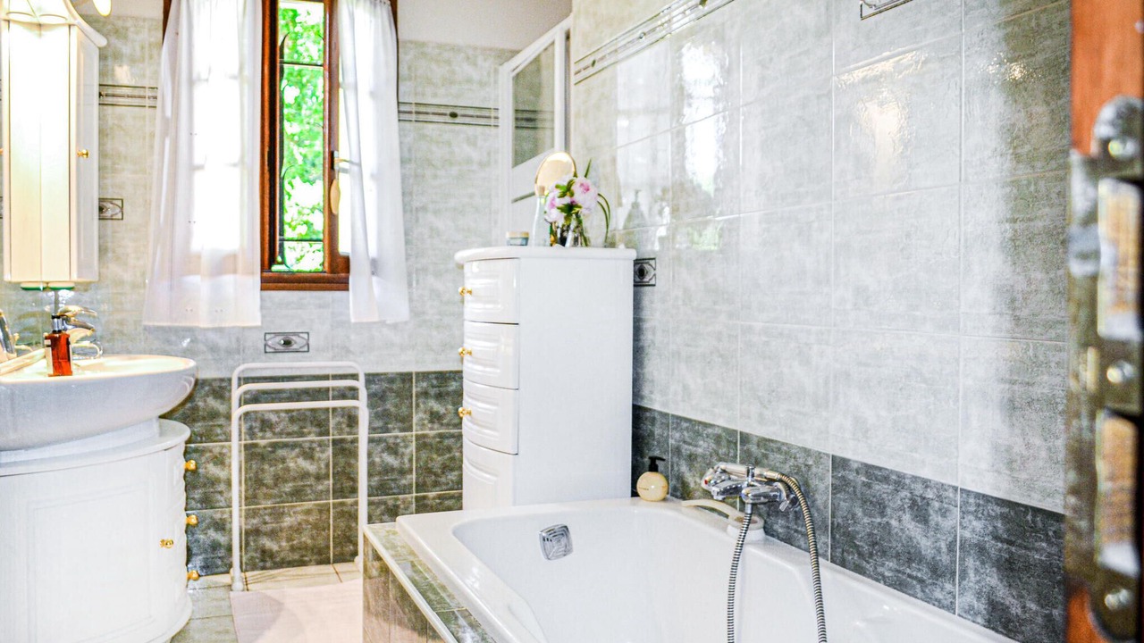 Photo of Bathroom in Le Change