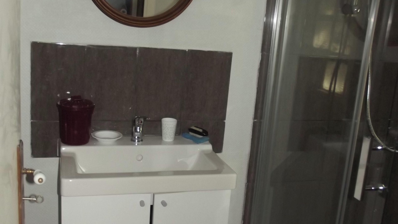 Photo of Bathroom in Tredrez-Locquemeau