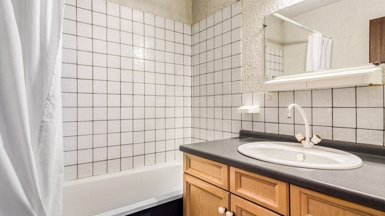 Photo of Bathroom in Esquieze-Sere