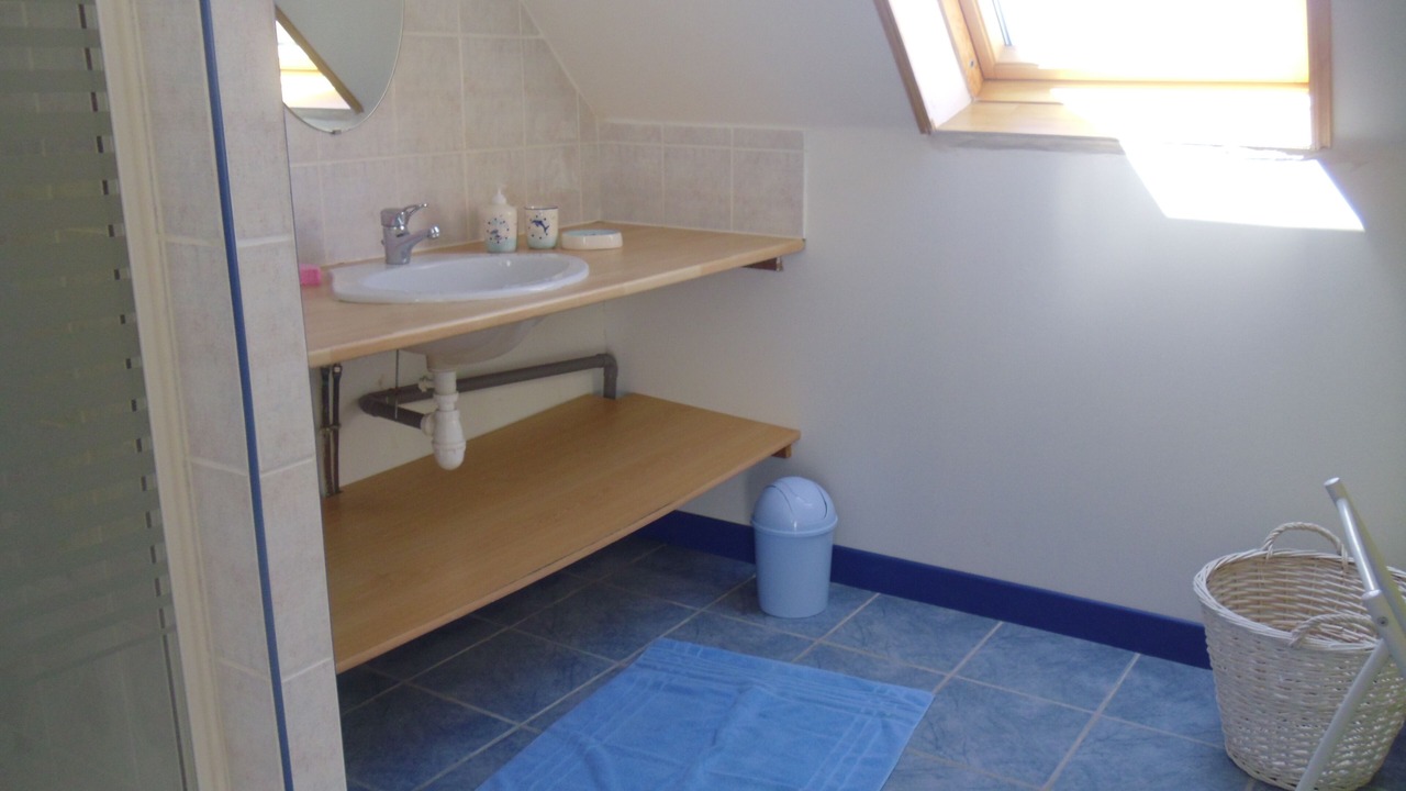Photo of Bathroom in Tredrez-Locquemeau