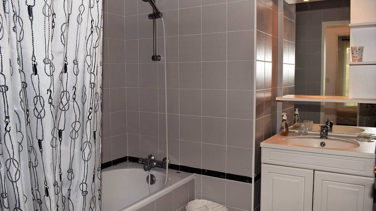 Photo of Bathroom in Tregastel