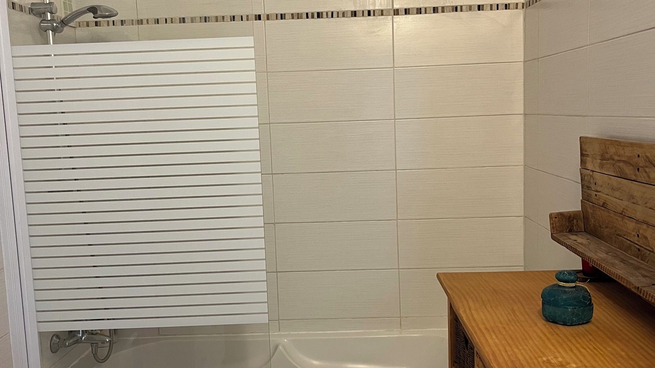 Photo of Bathroom in Hyeres City Centre