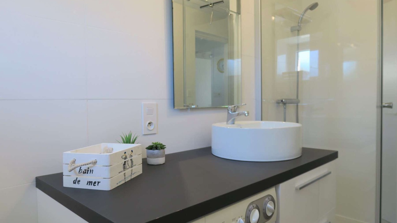 Photo of Bathroom in Tregastel