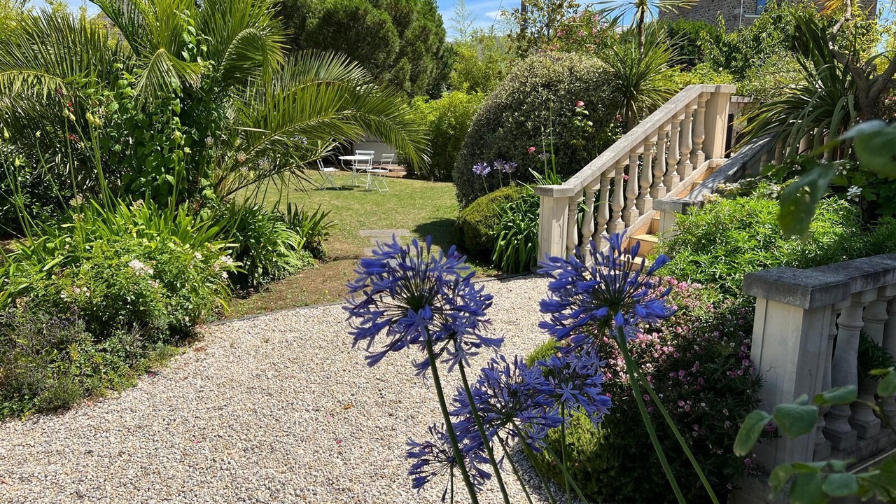 Photo of Outdoor in Parame