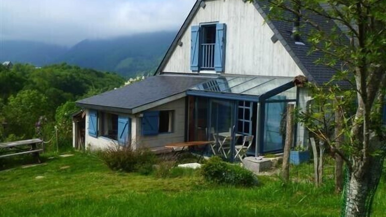 Photo of Outdoor in Campan