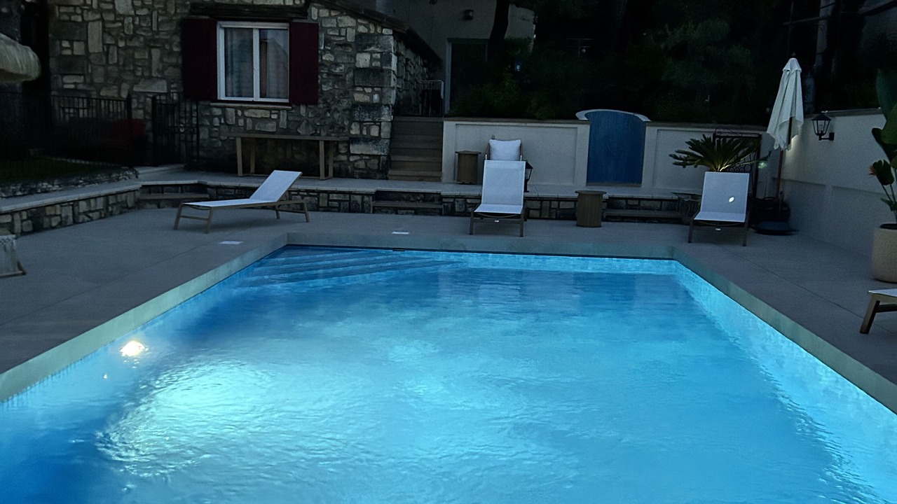 Photo of Outdoor in Comps