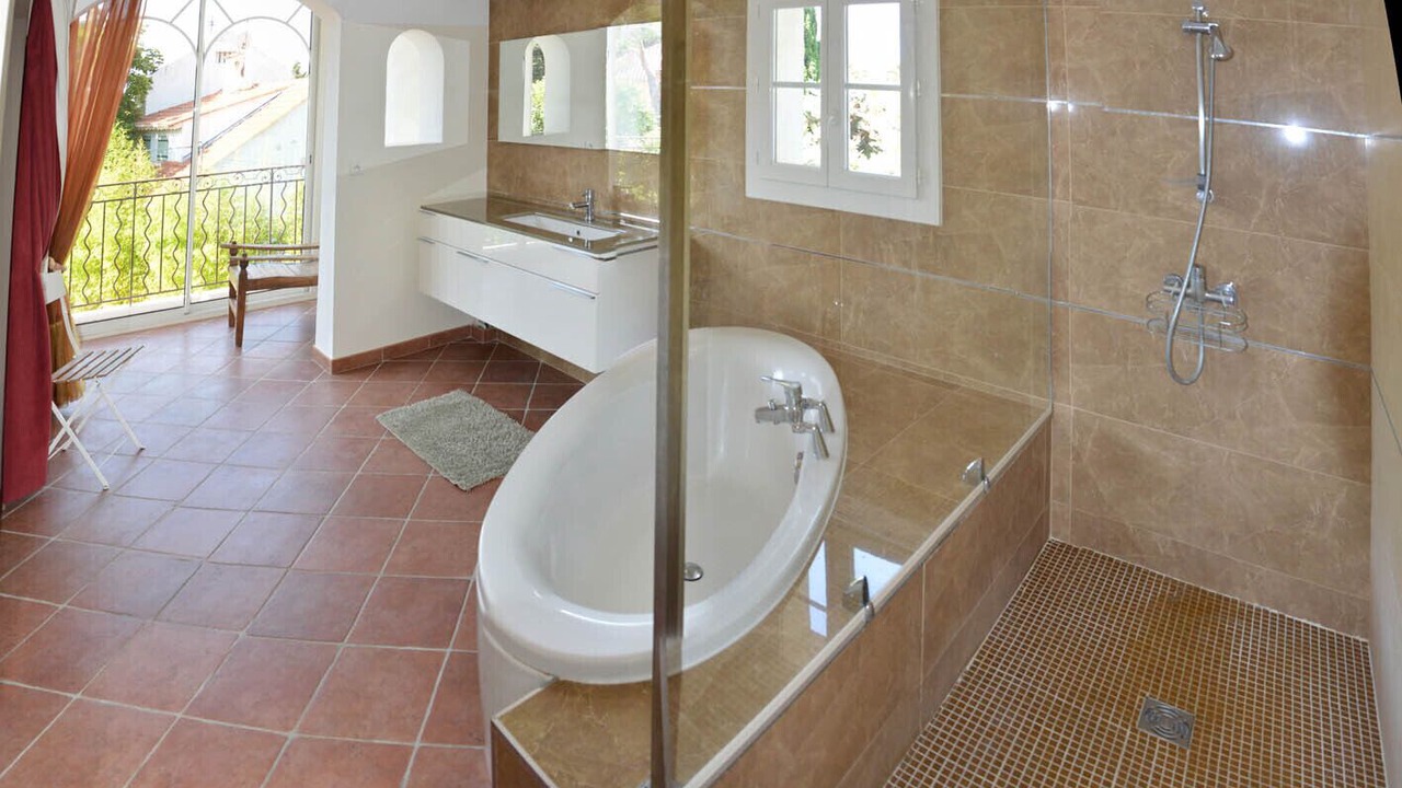 Photo of Bathroom in Cassis