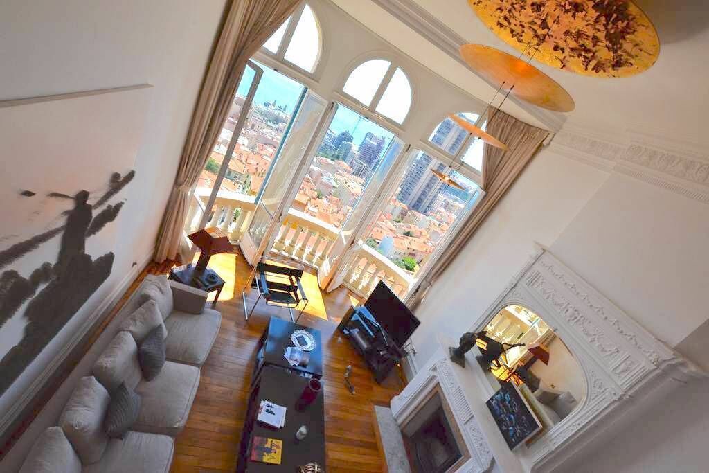 Photo of Livingroom in Beausoleil
