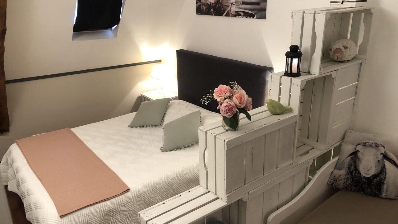 Photo of Bedroom in Villeneuve d'Aveyron