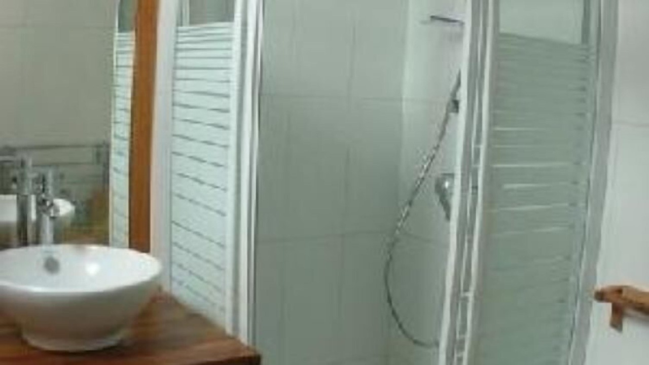 Photo of Bathroom in Tredrez-Locquemeau