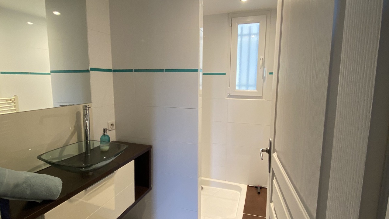 Photo of Bathroom in Cassis