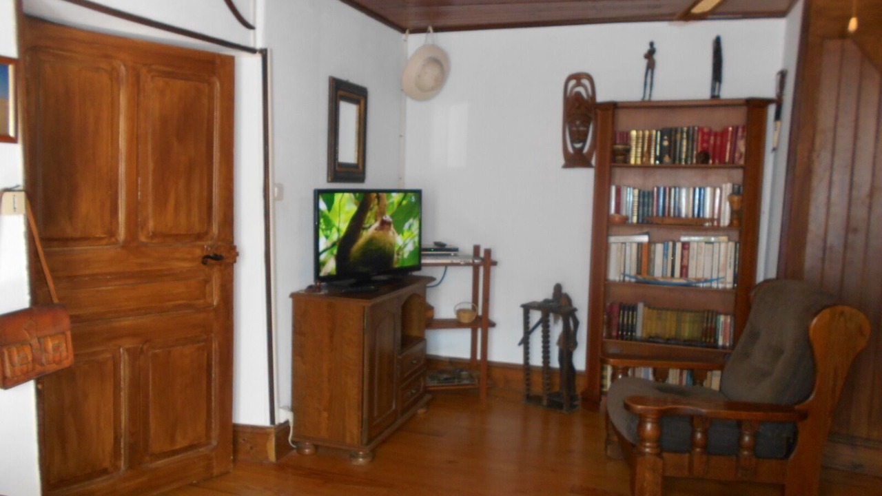Photo of Livingroom in Thebe