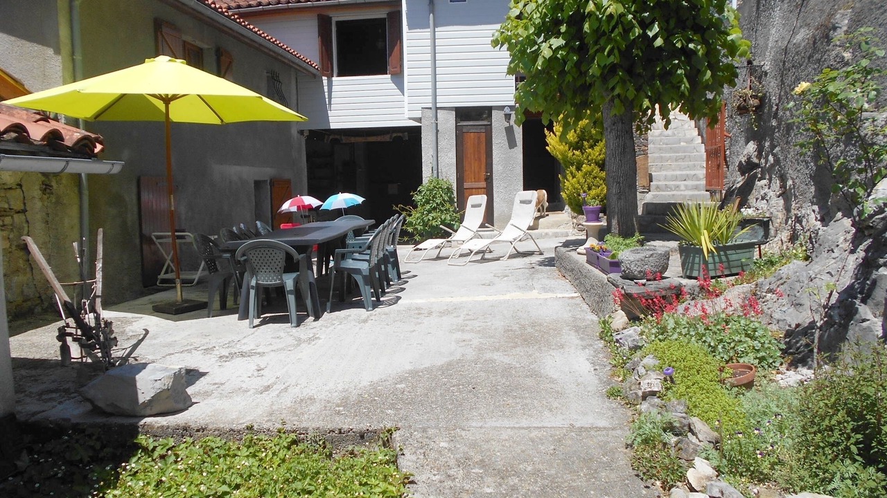 Photo of Outdoor in Thebe