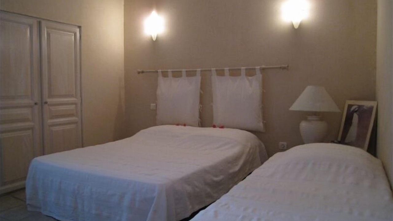 Photo of Bedroom in Comps