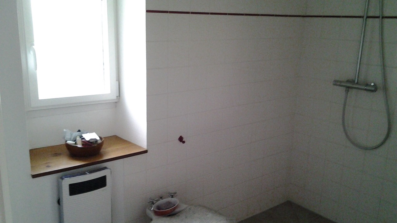Photo of Bathroom in Louvie Juzon