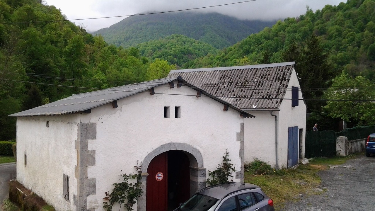 Photo of Outdoor in Louvie Juzon