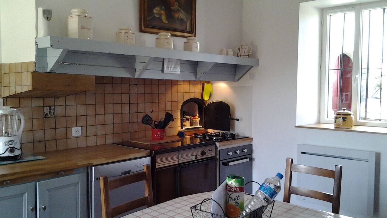 Photo of Kitchen in Louvie Juzon