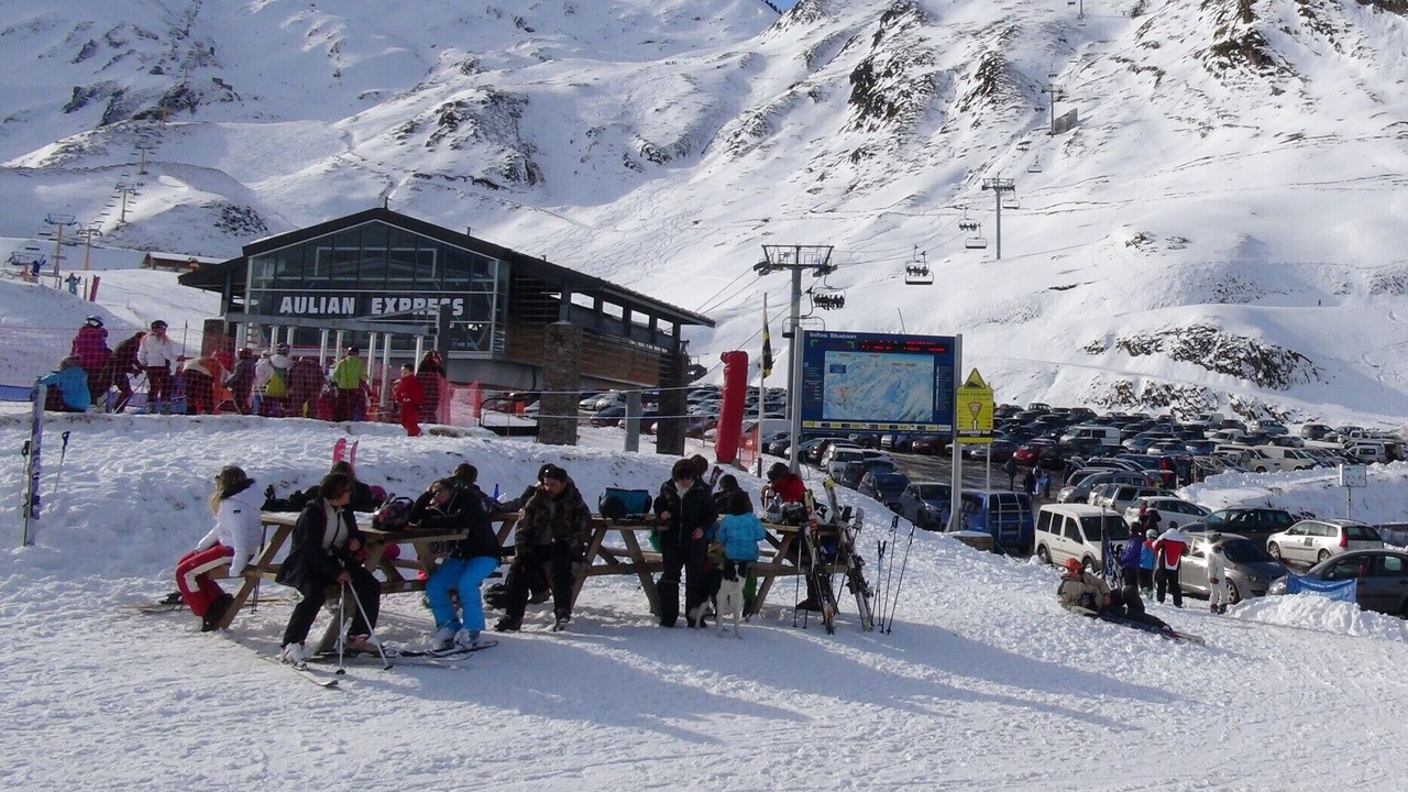 Photo of Others in Ouste