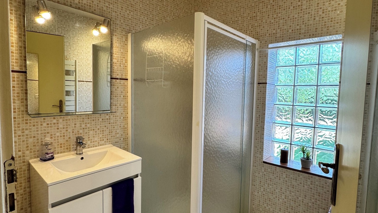 Photo of Bathroom in Castelnau-d'Estretefonds
